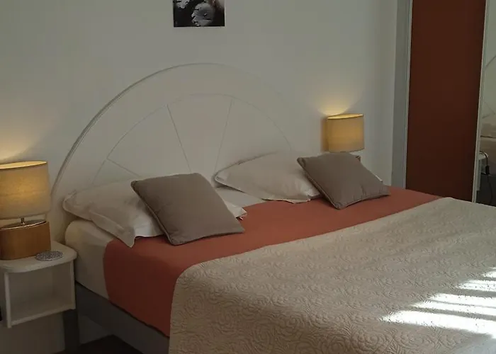 Gite Des Cedres Ferienwohnung A Ameugny Taize Cluny