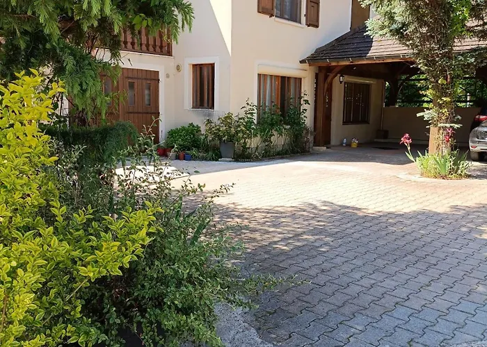 Gite Des Cedres Ferienwohnung A Ameugny Taize Cluny